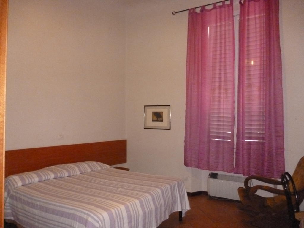 Hotel 27 Aprile Florenz Zimmer foto